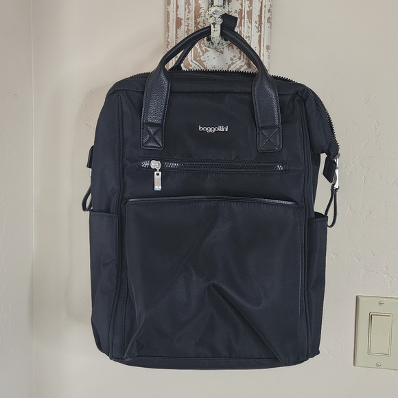 Baggallini Handbags - BAGGALLINI | Soho Backpack | Black | Water-resistant travel bag | Like New
